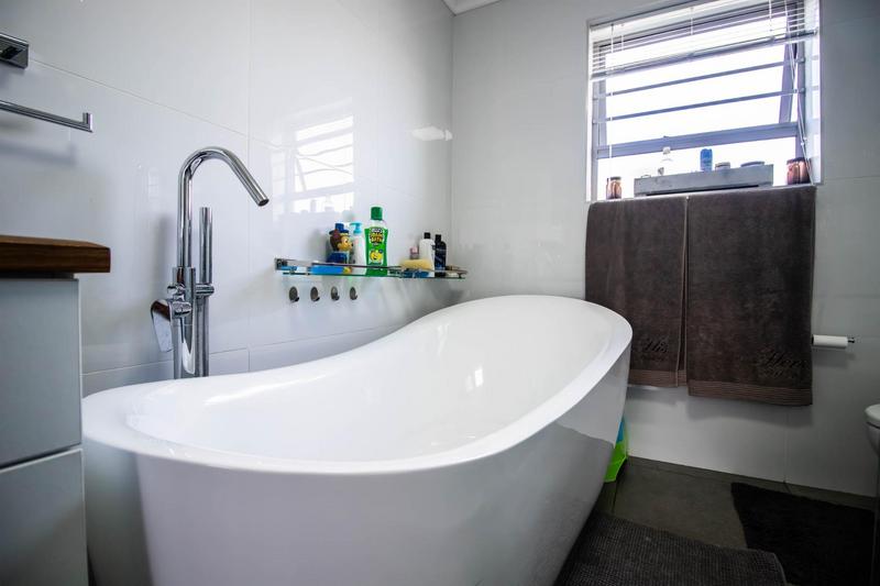 5 Bedroom Property for Sale in Myburgh Park Western Cape